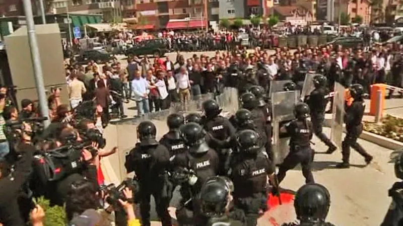 Zásah kosovské policie proti demonstrantům