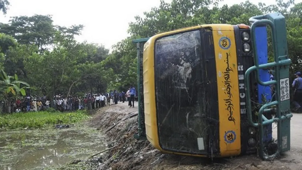 Nehoda autobusu v Bangladéši