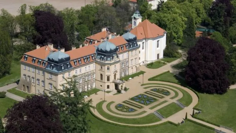 Události o lánských jednáních