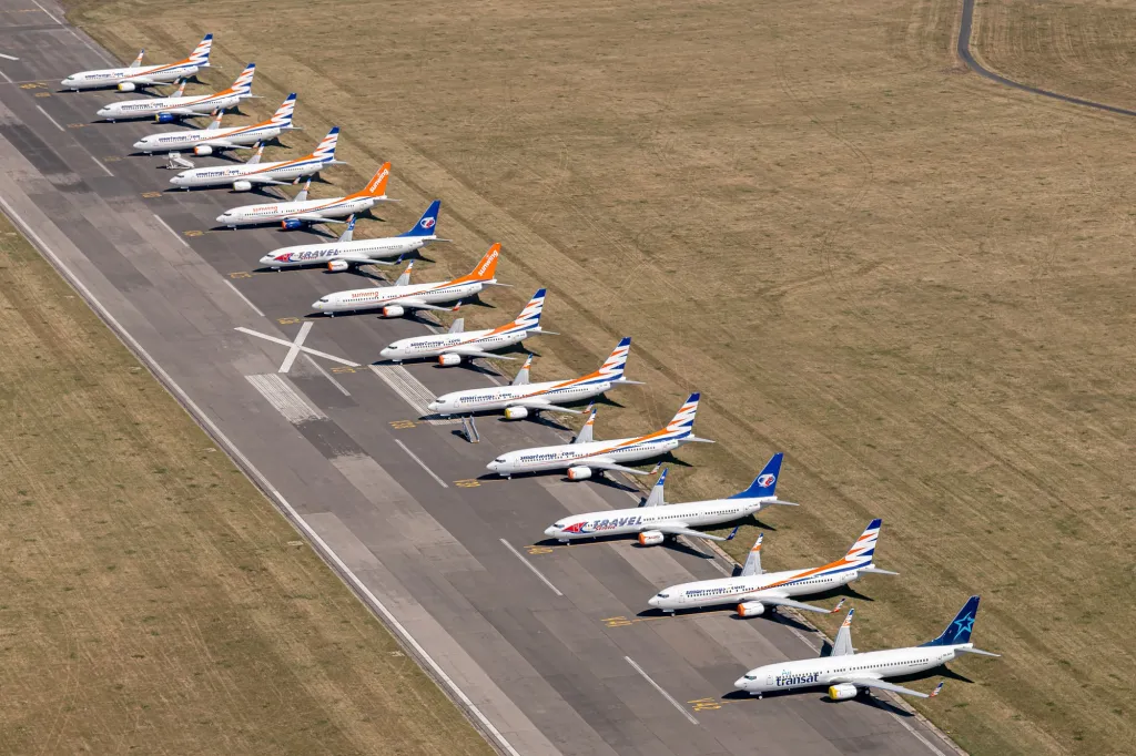 Na Letišti Václava Havla bylo v minulém týdnu dlouhodobě odstaveno přibližně 60 dopravních letadel. Jde především o letouny společností, které zde mají svou základnu, tedy stroje Smartwings, ČSA a Ryanairu.