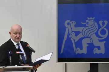 Akademický senát navrhl odvolat rektora ČVUT Petráčka