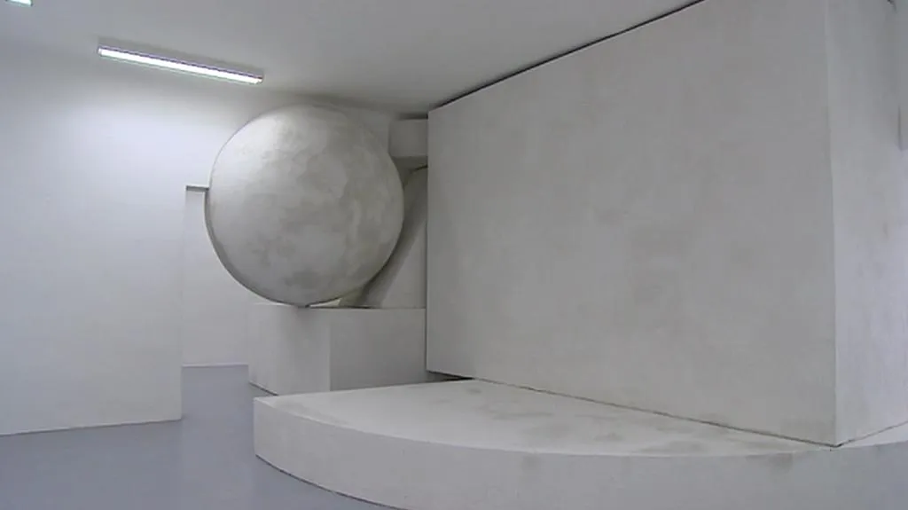 Dominik Lang / Procházení zdí