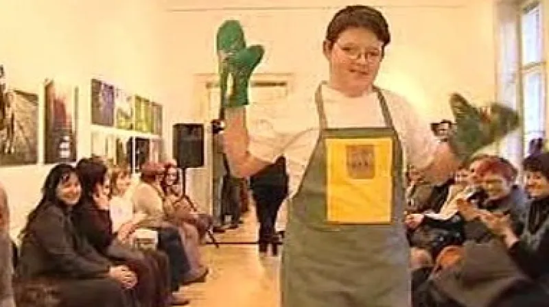 V Českých Budějovicích proběhla netradiční módní přehlídka, handicapované modelky tam předvedly  díla vyrobená v chráněných dílnách.