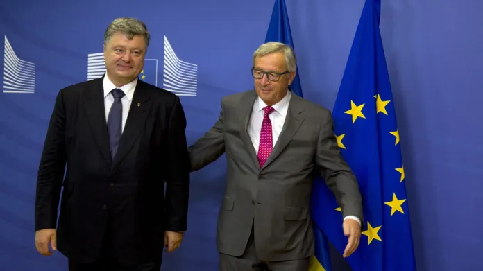 Ukrajinský prezident Petro Porošenko a šéf Evropské komise Jean-Claude Juncker
