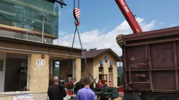 V Branticích demontovali historické zabezpečovací zařízení železniční stanice. Přesune se do muzea