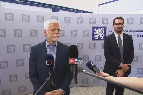 Izrael ani Írán nemají na konfliktu zájem, řekl Pavel před odletem na summit NATO