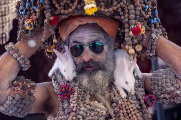 Poutníci zaplavili řeku. Hinduistická Kumbhaméla je pro ně symbolem nesmrtelnosti