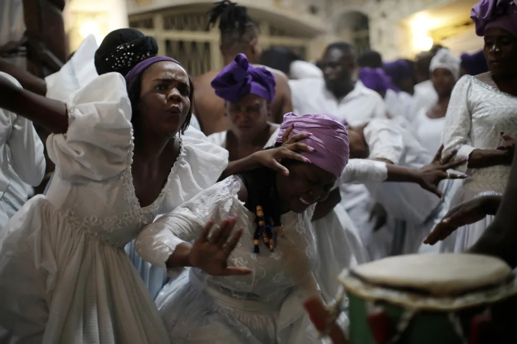 Vyznavači voodoo na Haiti oslavili svátek smrti