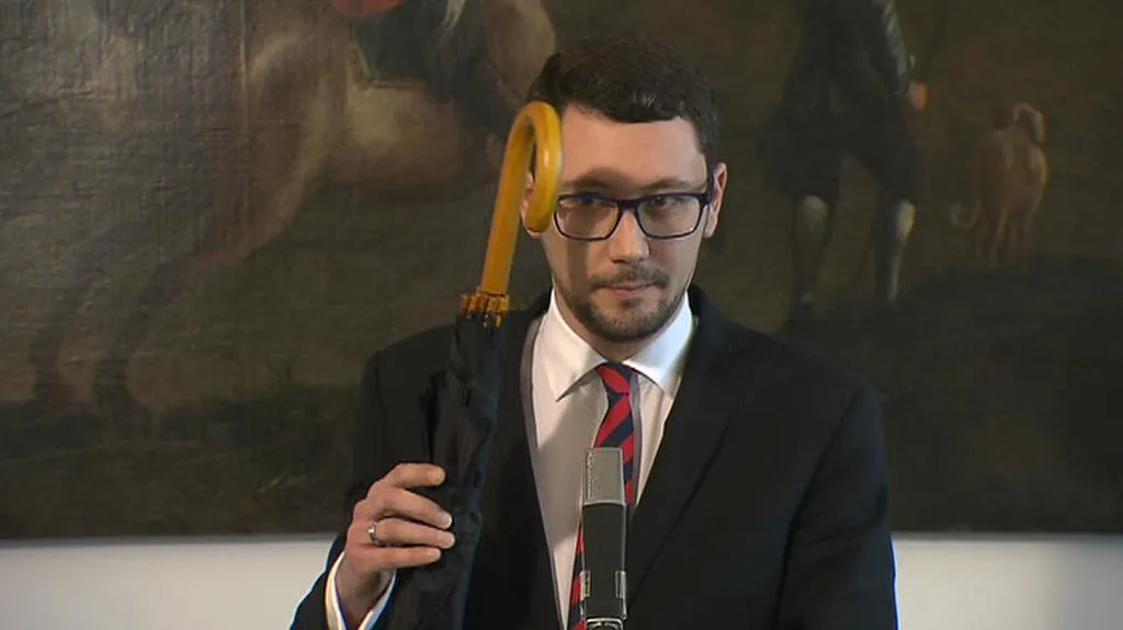 Ovčáček ukazuje Chamberlainův deštník pro Zaorálka