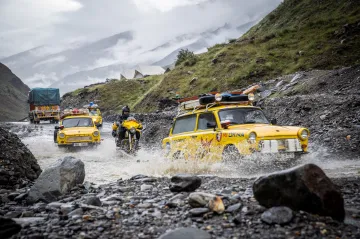 Pět z deseti Přibáňů doporučuje: Podívejte se na teaser k filmu Trabantem tam a zase zpátky