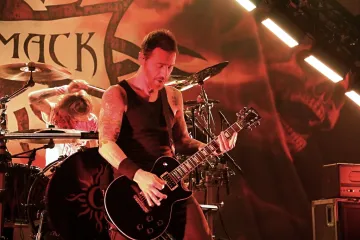 Recenze: Američtí Godsmack poprvé v Praze nadchli i pobavili