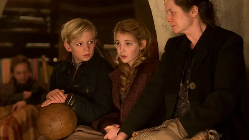 Zlodějka knih / Nico Liersch, Sophie Nélisseová, Emily Watsonová