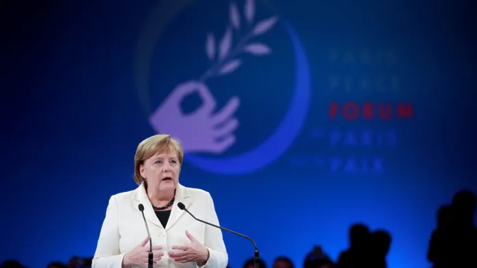 Německá kancléřka Angela Merkelová na mírovém fóru v Paříži