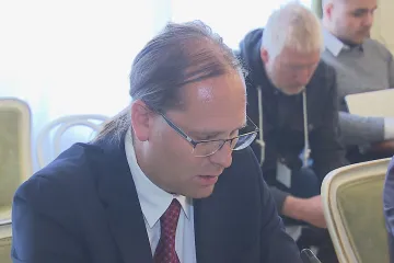 Senátní výbor podpořil nominaci Wintra na ústavního soudce, Baxu a Zemanovou nikoli