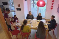 Rodiny Čechů a cizinců se v neděli už po patnácté sešly u společného oběda 