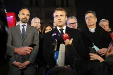 Macron: Katedrálu Notre-Dame společně znovu vybudujeme, je to naše historie