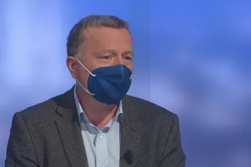 Viru je příliš mnoho, musíme šlápnout na brzdu, komentuje nová opatření biochemik Konvalinka