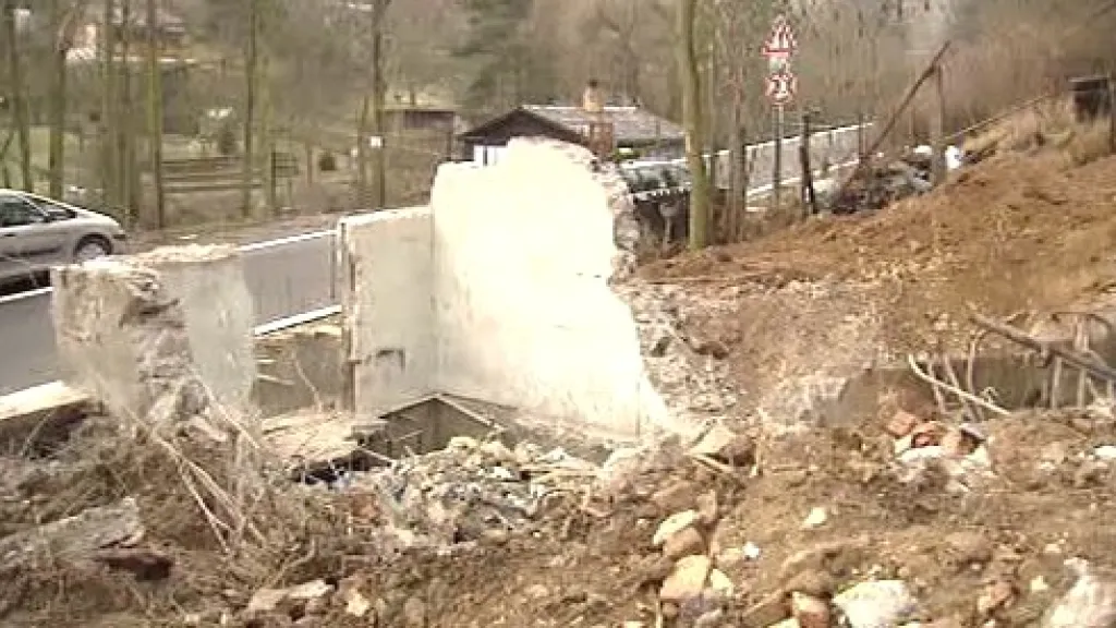 Zdemolovaná vodárna ve Slivenci