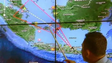 Smetánka a Velek o pátrání po letu QZ8501
