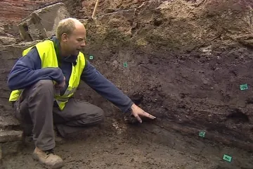 Archeologové v Brně obsadili místo, kde má vyrůst obří housenka