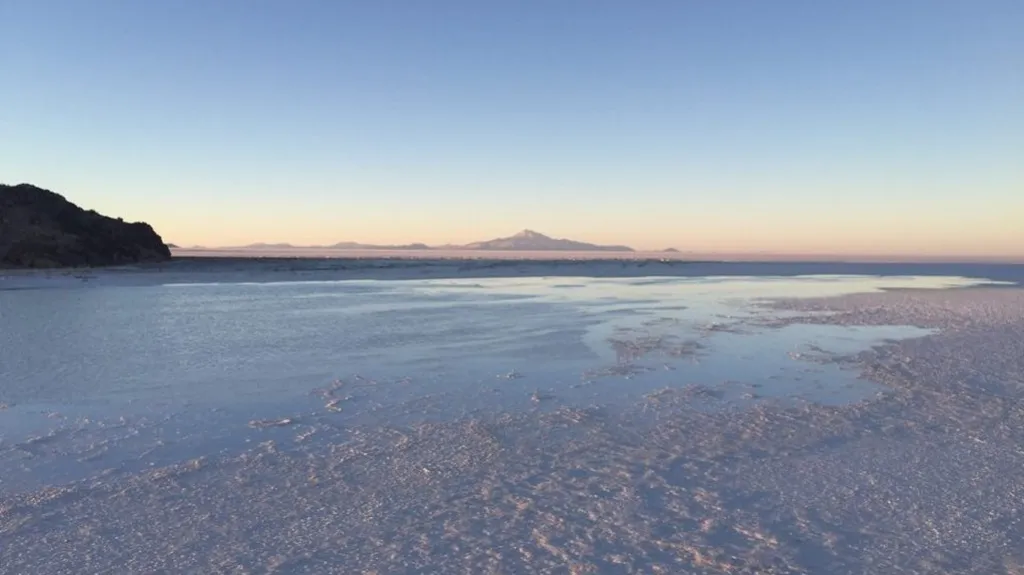V oblasti pláně Uyuni leží největší zásobárna soli na planetě