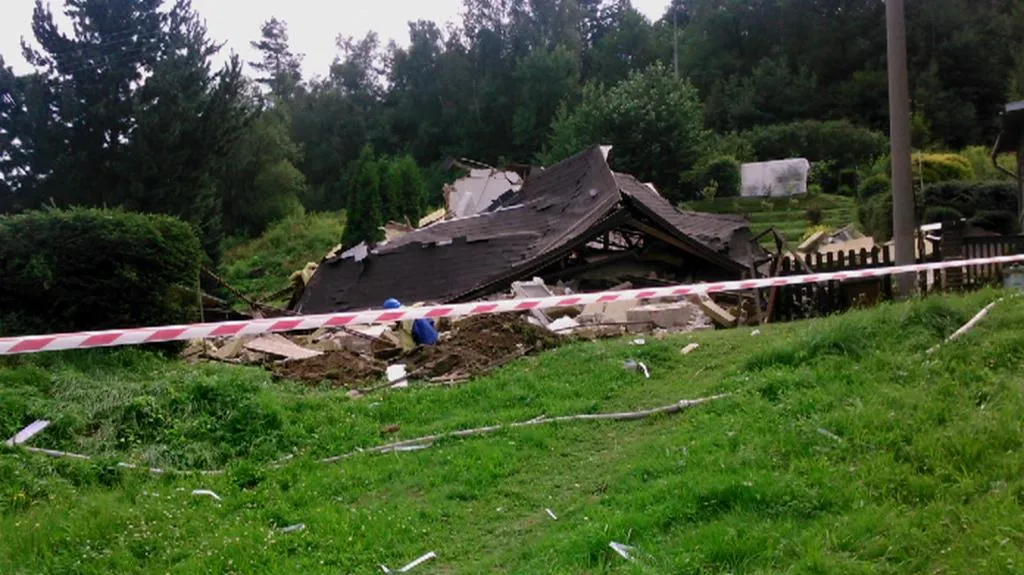 V Jílovém vybuchl plyn