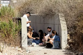 Írán vypálil na Izrael další salvu raket. Výbuchy zněly i v Teheránu