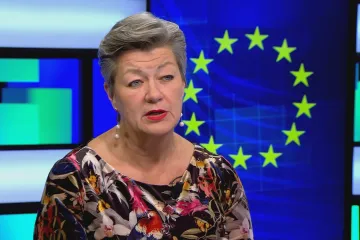 Potřebujeme mechanismus povinné solidarity, říká komisařka pro migraci. Měl by být ale přijatelný pro všechny