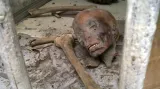 Poškozená mumie v Egyptském muzeu v Káhiře