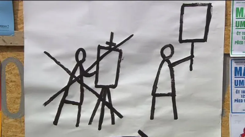 Vstup Terezy Radvákové z protestu před Mánesem