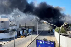 Boje v Tripolisu zasáhly několik nemocnic. V Libyi se stupňuje chaos