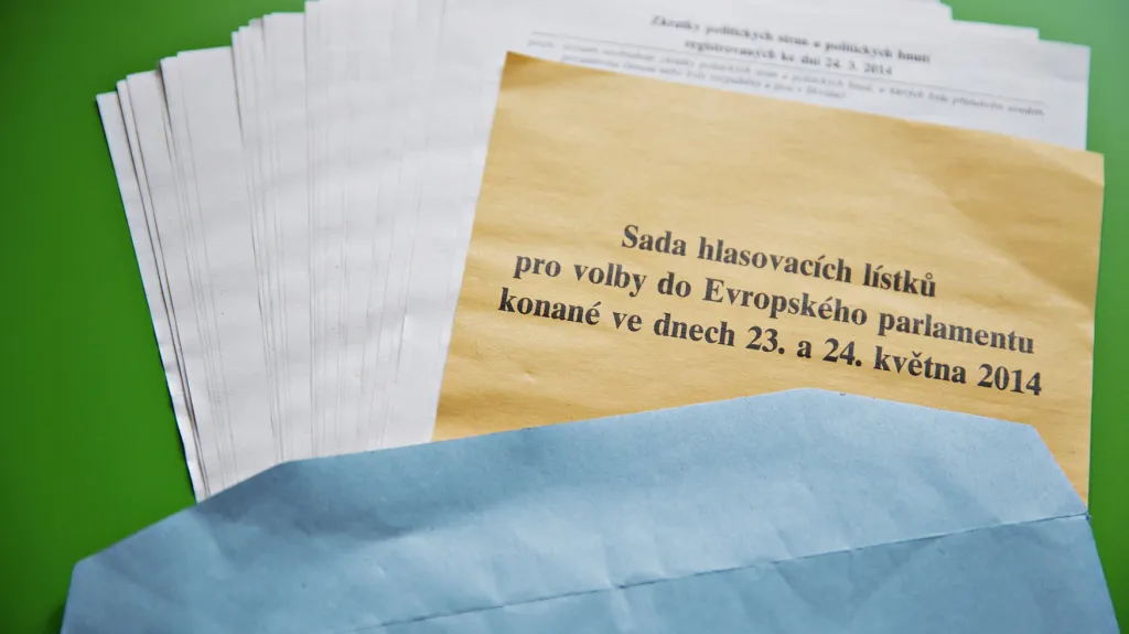 Hlasovací lístky pro eurovolby v ČR