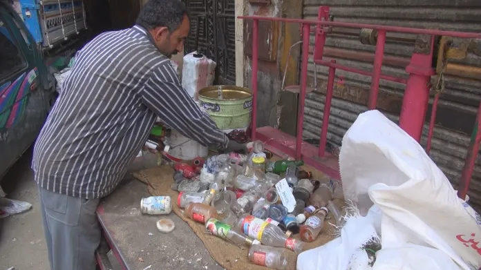 Zpracováním odpadků se živí místní křesťané