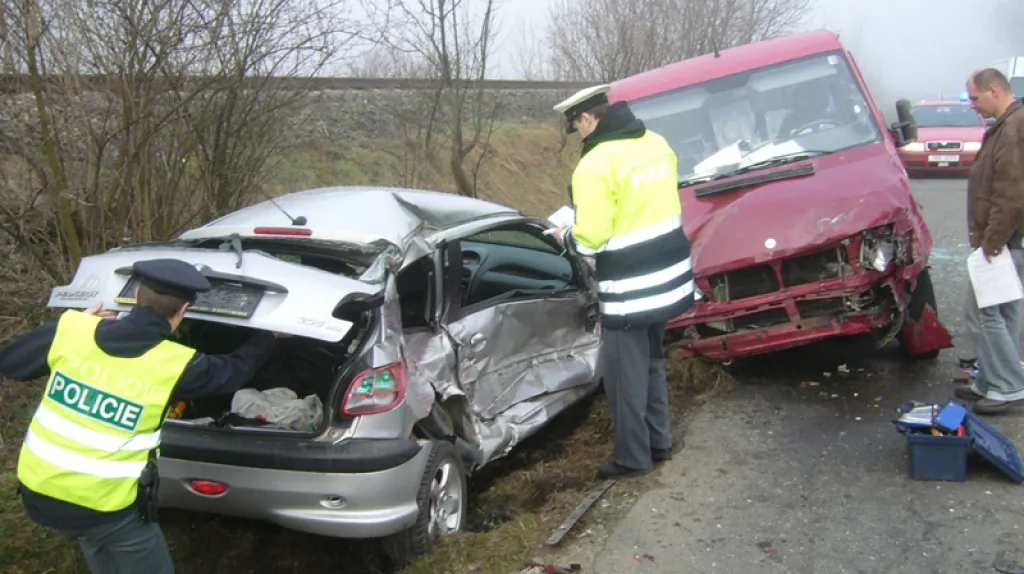 Střet osobního auta a dodávky