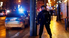 Policista zasahující na místě střelby v centru Prahy