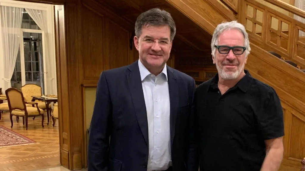 Slovenský diplomat Miroslav Lajčák (vlevo) na snímku s Jeffreym Epsteinem