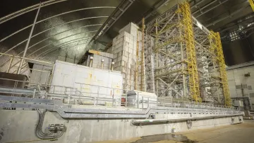 Vnitřek nového krytu havarovaného černobylského reaktoru