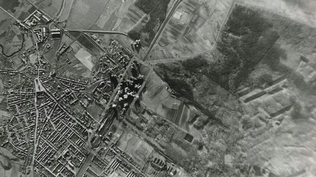 Americké letouny začaly Hodonín bombardovat okolo poledne