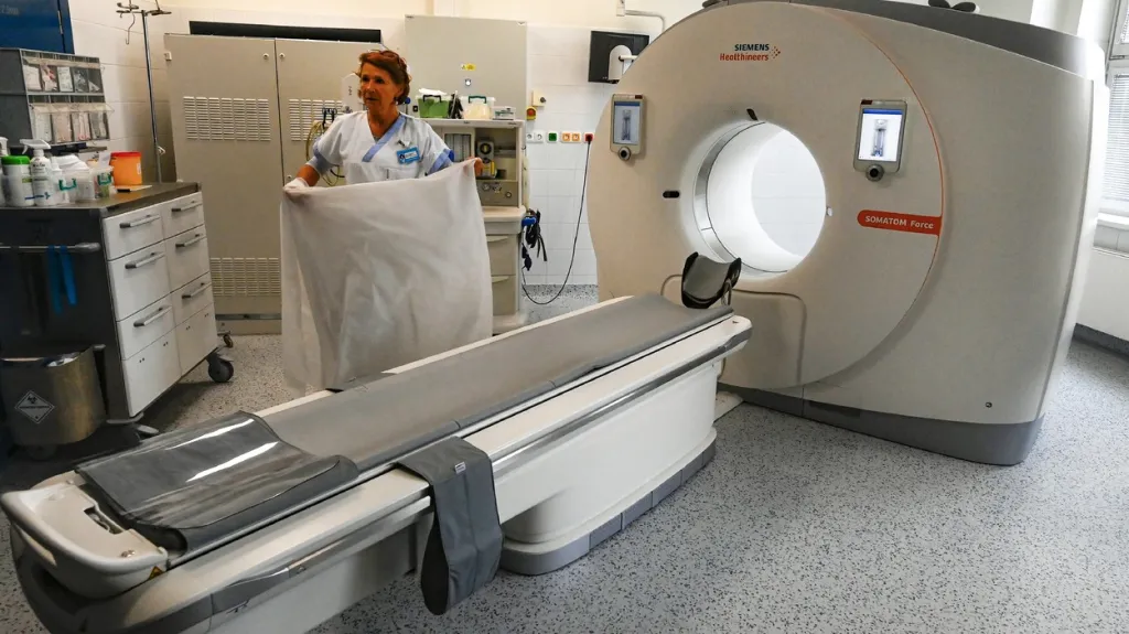 Nový počítačový tomograf (CT) na Oddělení radiologie a zobrazovacích metod MNO