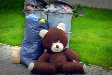 V Chocni kontrolují obsah popelnic. Těm, kteří ze zásady netřídí, město nebude od září vyvážet odpad