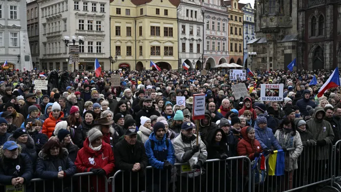 Demonstrace spolku Milion chvilek pro demokracii s názvem Rok do voleb 2025: Zůstaňme demokratickým srdcem Evropy (17. listopadu 2024)