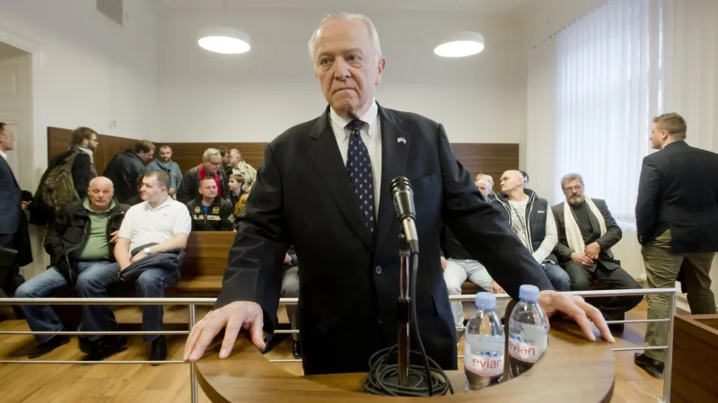 William J. Cabaniss u Městského soudu v Praze