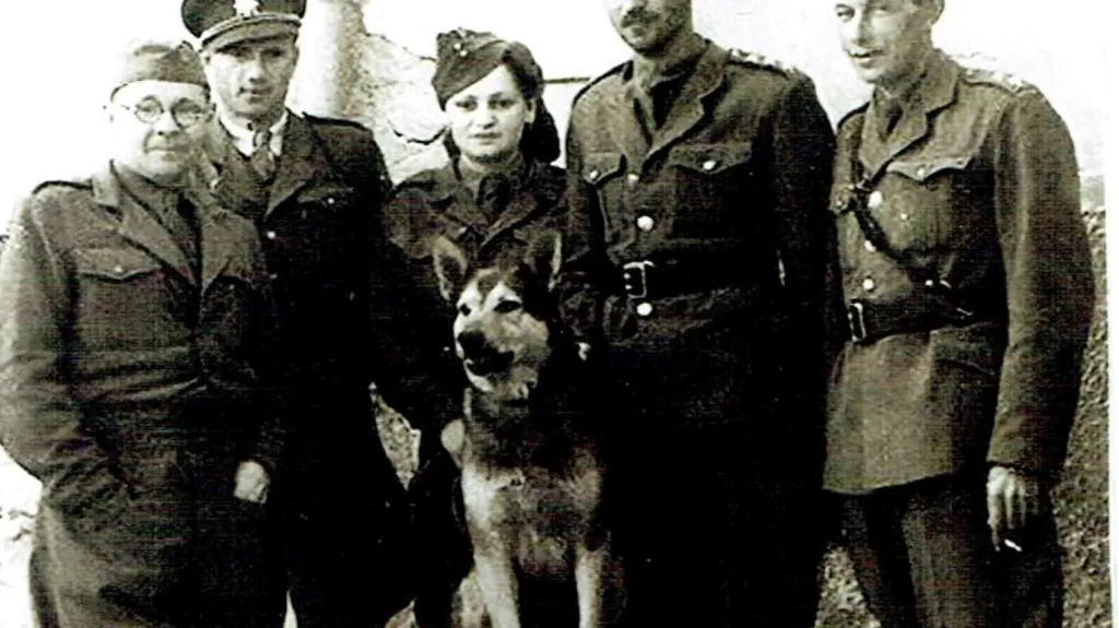 Božena Ivanová ve výcvikové jednotce na Slovensku (1945)