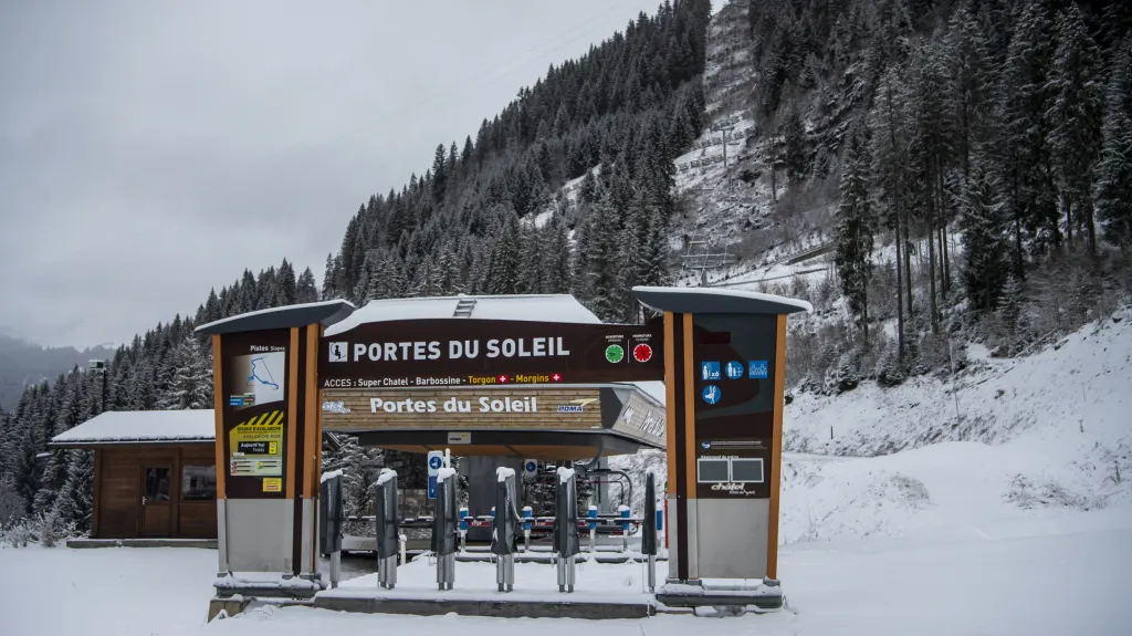 Opuštěný vlek ve francouzském resortu Portes du Soleil