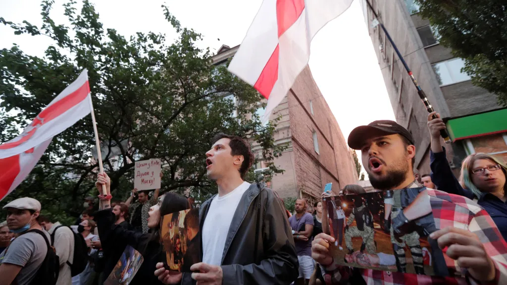 Protesty proti zřejmě zfalšovaným volbám v Bělorusku