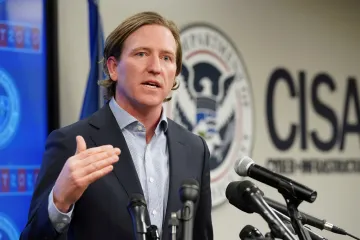 Trump odvolal šéfa vládní agentury, který odmítl tvrzení o volebních podvodech