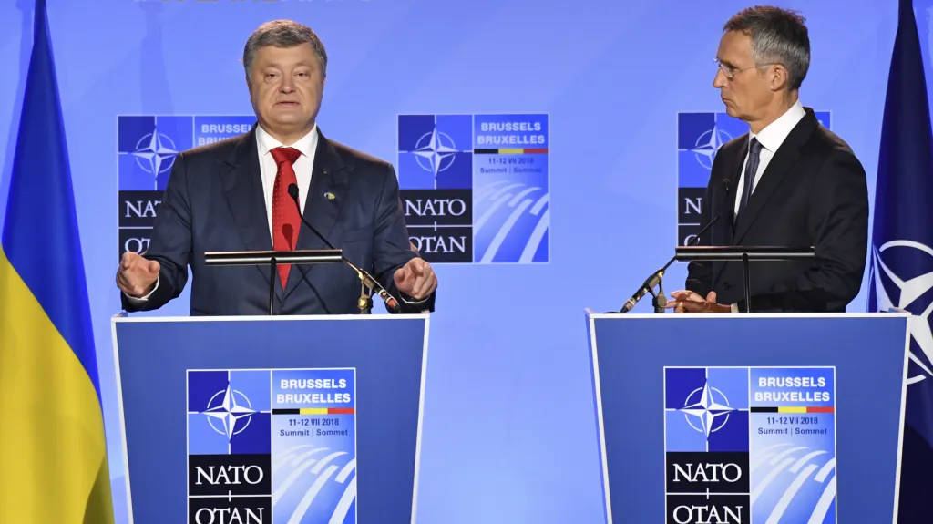 Ukrajinský prezident Petro Porošenko a šéf NATO Jens Stoltenberg