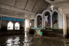 Těžká zkouška vodou. Filipínské vesnice polyká moře