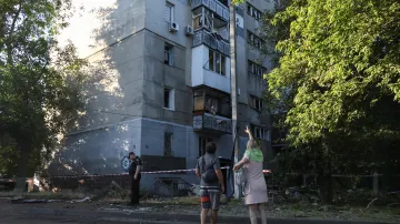 Obytný dům v Oděse zasažený ruským dronem