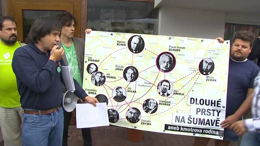 Demonstrace proti Pavlu Dlouhému